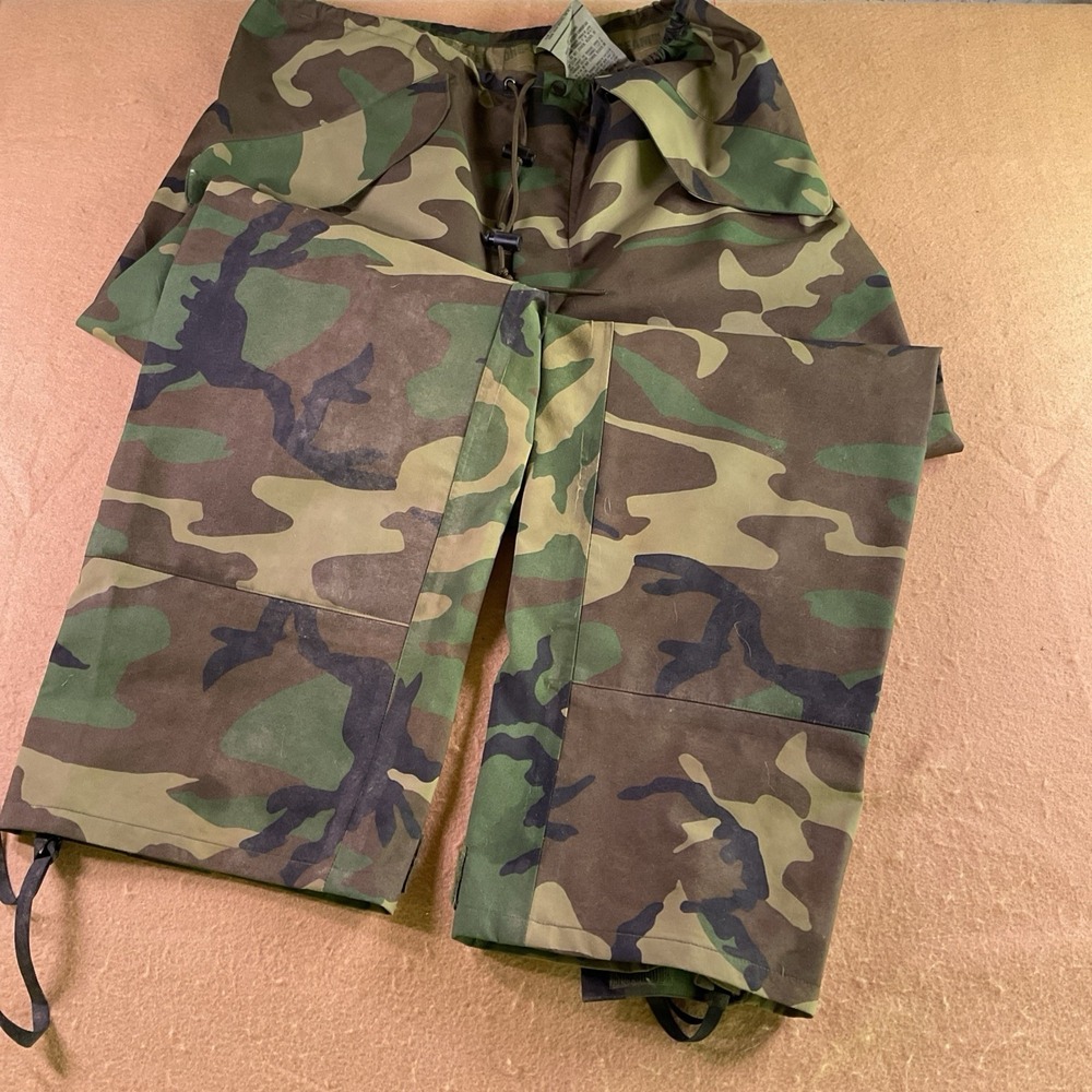 US Military GoreTex ECWCS Woodland Camo Trousers Medium Regular DLA100-93-F-ED11